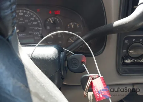 2002 Chevrolet Silverado 1500 Lt z USA, uszkodzony, nr VIN 2GCEK19TX21172837